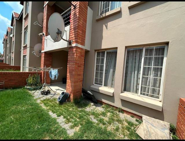 2 BEDROOM APARTMENT FOR SALE IN SUMMERFIELDS ESTATE